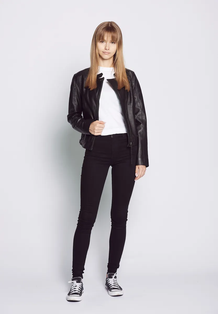 МУСТАНГ кожаная куртка "Акара" Mustang, черный
МУСТАНГ кожаная куртка "Акара" Mustang, черный