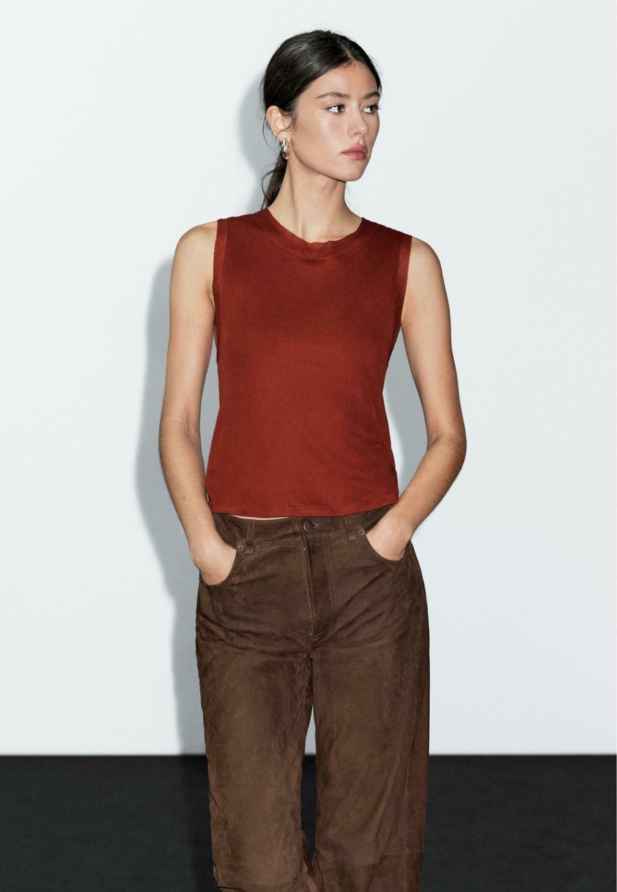 Футболка Massimo Dutti SLEEVELESS WITH DOUBLE PIPING, Dark Red
Футболка Massimo Dutti SLEEVELESS WITH DOUBLE PIPING, Dark Red