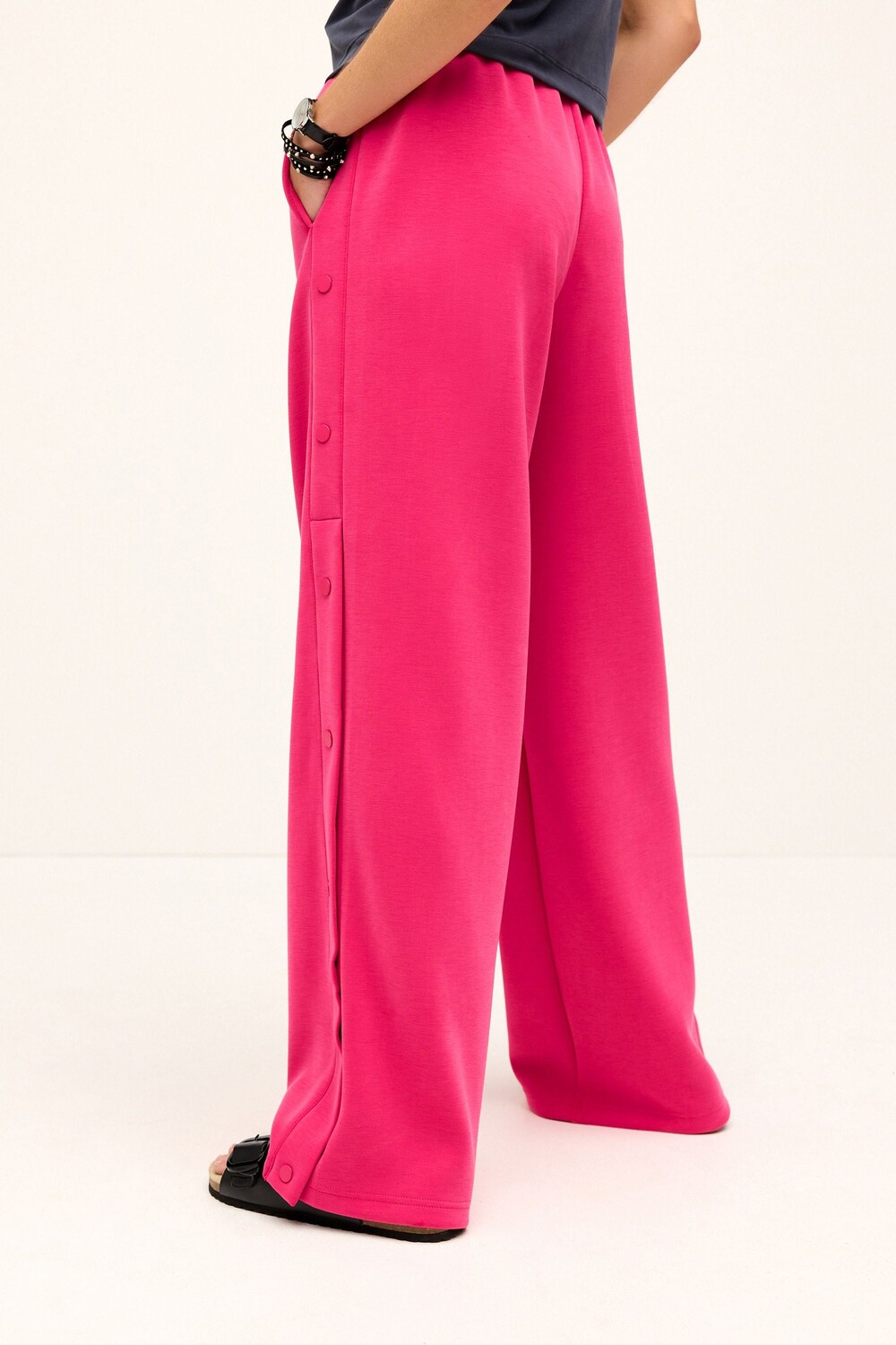 Брюки из мягкого трикотажа с кнопками по бокам Next, розовый
Брюки из мягкого трикотажа с кнопками по бокам Next, розовый