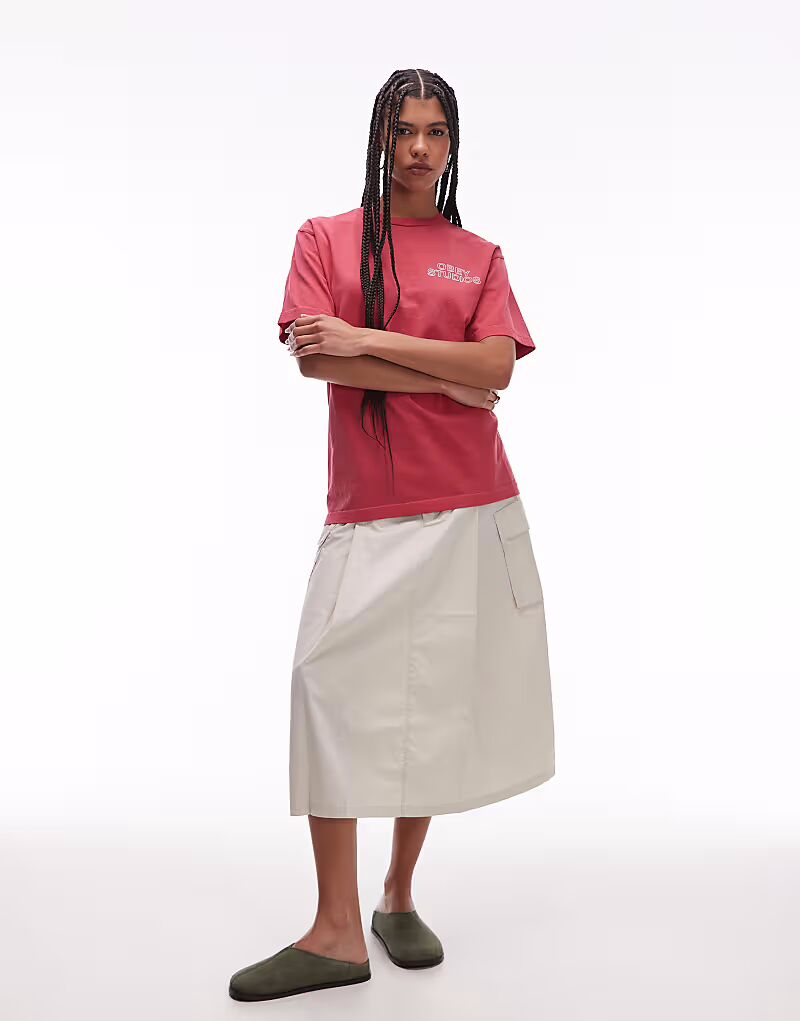 Футболка с графическим логотипом Obey Studios и принтом на спине черного цвета
Футболка с графическим логотипом Obey Studios и принтом на спине черного цвета