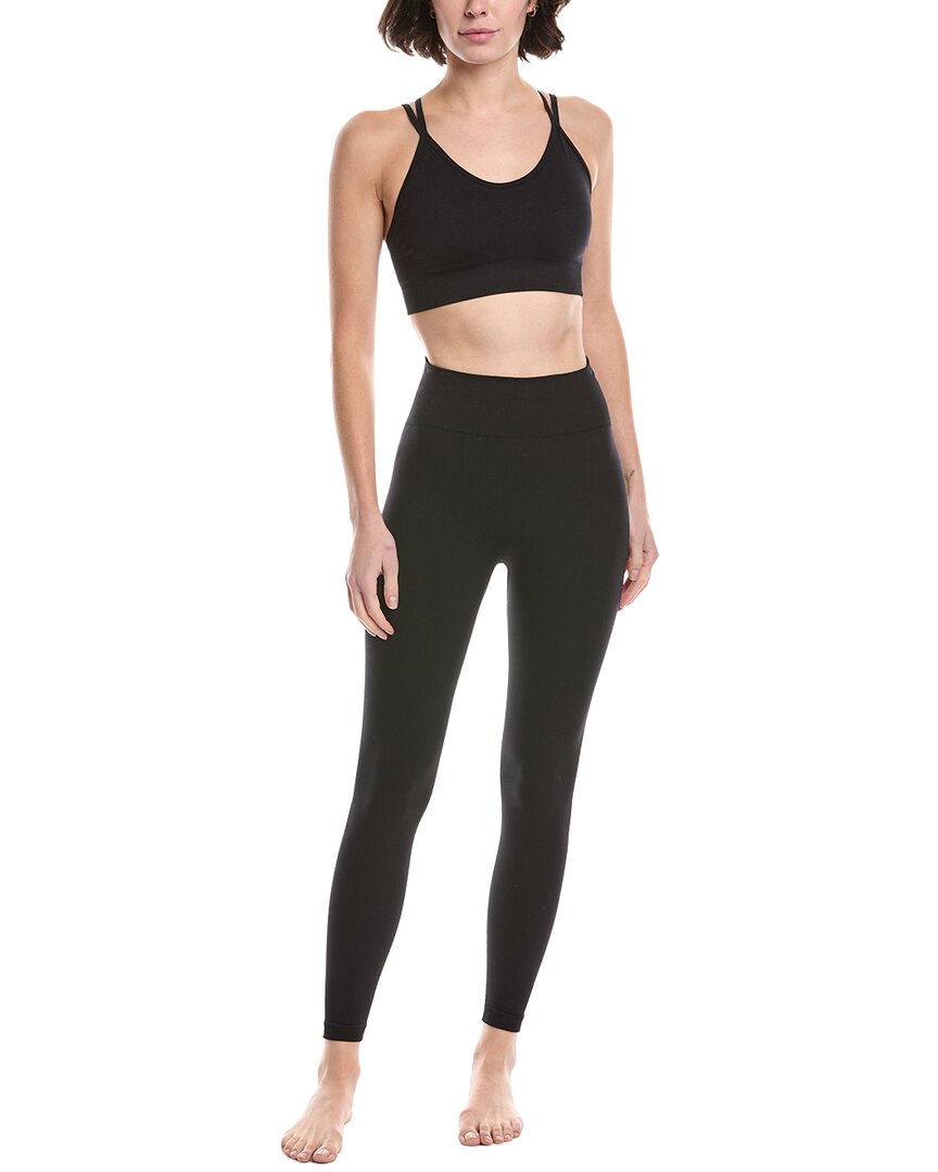 Комплект из двух предметов: бюстгальтер и леггинсы Phat Buddha, черный
Комплект из двух предметов: бюстгальтер и леггинсы Phat Buddha, черный