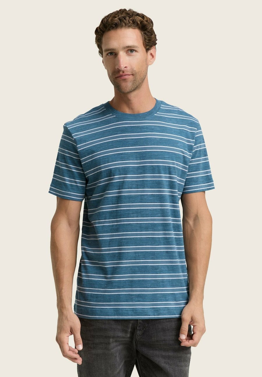 Футболка TOM TAILOR MIT STREIFENMUSTER, Real Teal Yarn Dye Stripe/Teal
Футболка TOM TAILOR MIT STREIFENMUSTER, Real Teal Yarn Dye Stripe/Teal