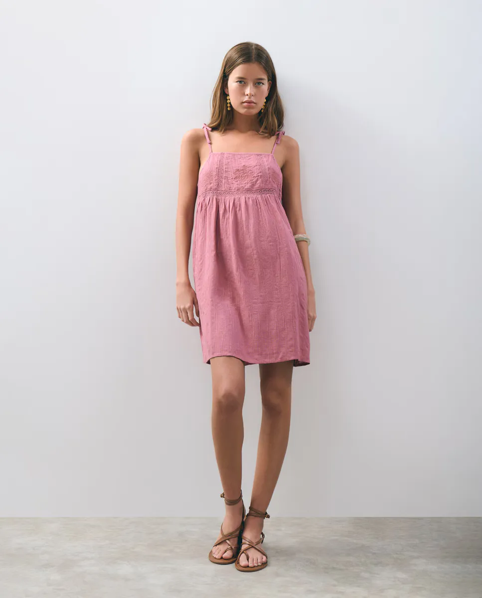 Короткое платье с кружевными деталями Brownie, розовый 
Короткое платье с кружевными деталями Brownie, розовый