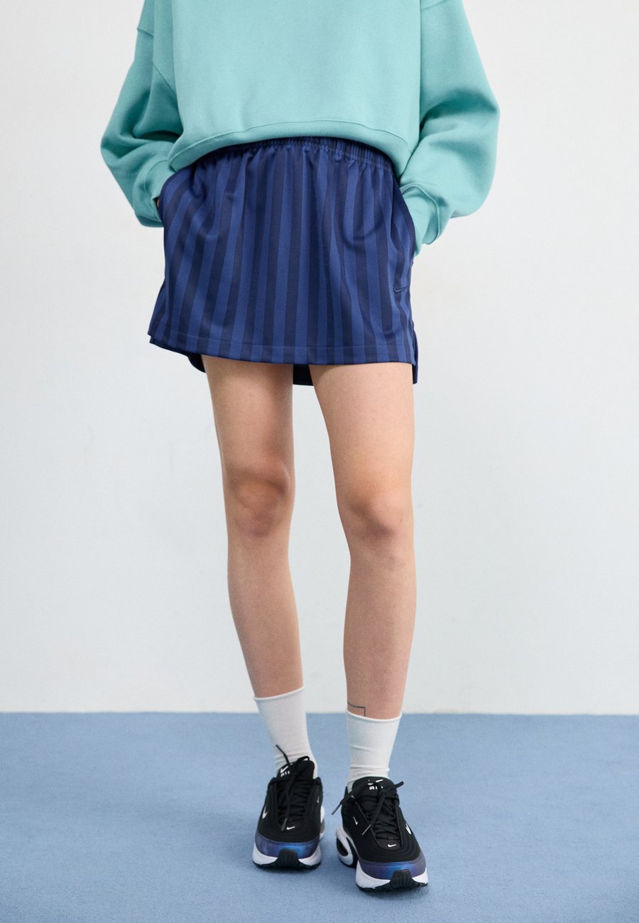 Юбка Nike Sportswear TRACK SKIRT, Midnight Navy/Obsidian/Dark Blue
Юбка Nike Sportswear TRACK SKIRT, Midnight Navy/Obsidian/Dark Blue