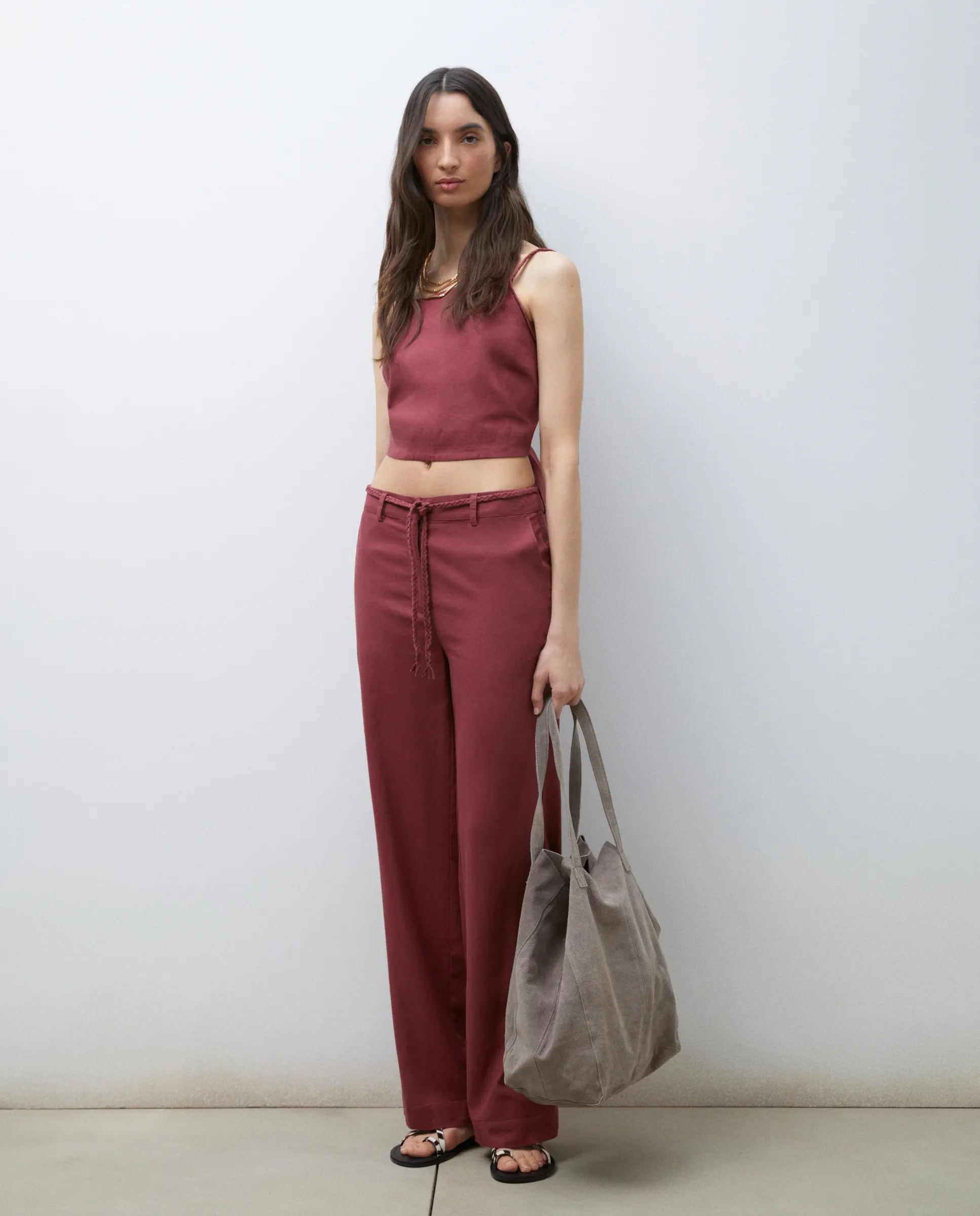 Женские широкие брюки с плетёным поясом Tintoretto, фуксия
Женские широкие брюки с плетёным поясом Tintoretto, фуксия