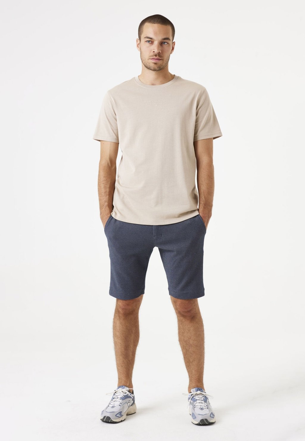 Базовая футболка Garcia, песочный
Базовая футболка Garcia, песочный