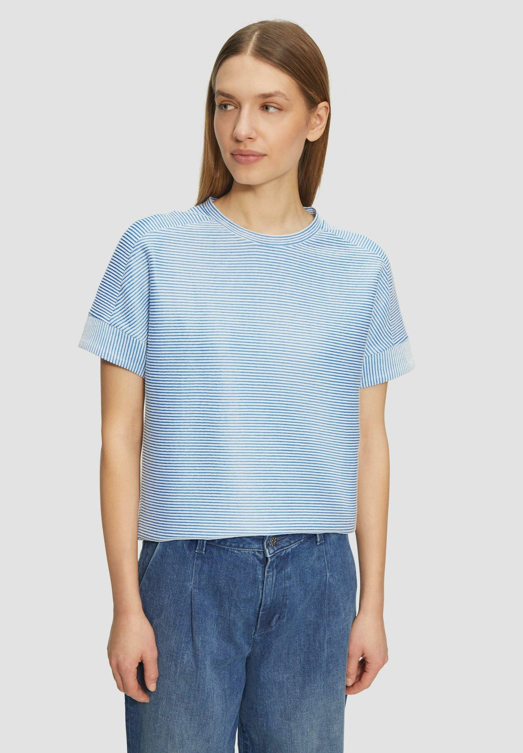 Футболка с принтом GESTREIFTES MIT BLENDE AM ÄRMEL s.Oliver, синий
Футболка с принтом GESTREIFTES MIT BLENDE AM ÄRMEL s.Oliver, синий