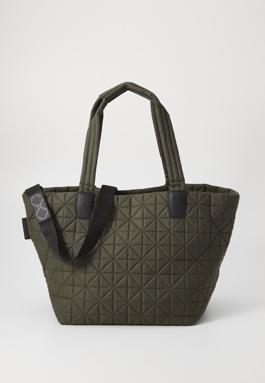 Сумка-шоппер Vee Collective TOTE MEDIUM OLIVE SET, Olive/Dark Green
Сумка-шоппер Vee Collective TOTE MEDIUM OLIVE SET, Olive/Dark Green