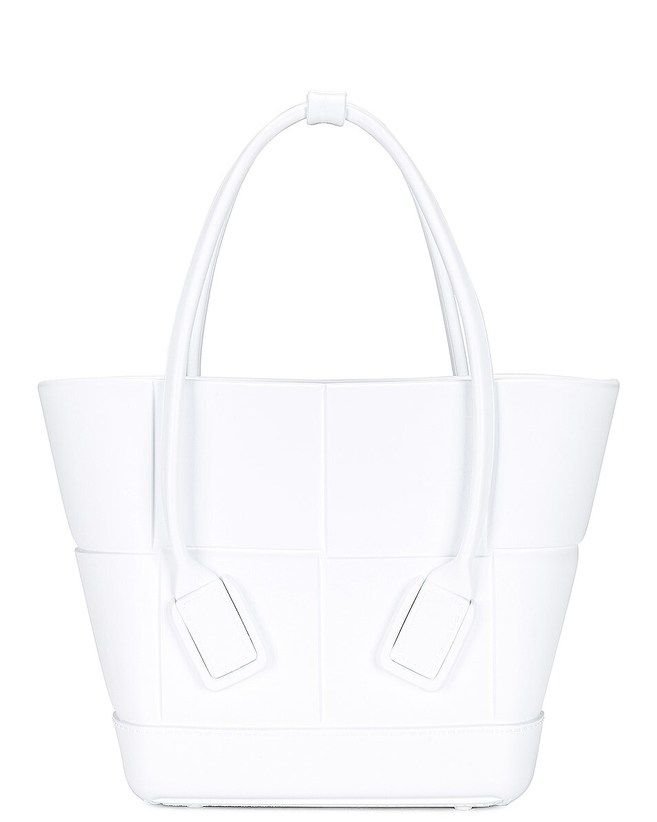 Сумка-тоут Bottega Veneta Mini Arco Shopping, цвет Chalk & Silver, Серебристый, Сумка-тоут Bottega Veneta Mini Arco Shopping, цвет Chalk & Silver
Сумка-тоут Bottega Veneta Mini Arco Shopping, цвет Chalk & Silver, Серебристый, Сумка-тоут Bottega Veneta Mini Arco Shopping, цвет Chalk & Silver