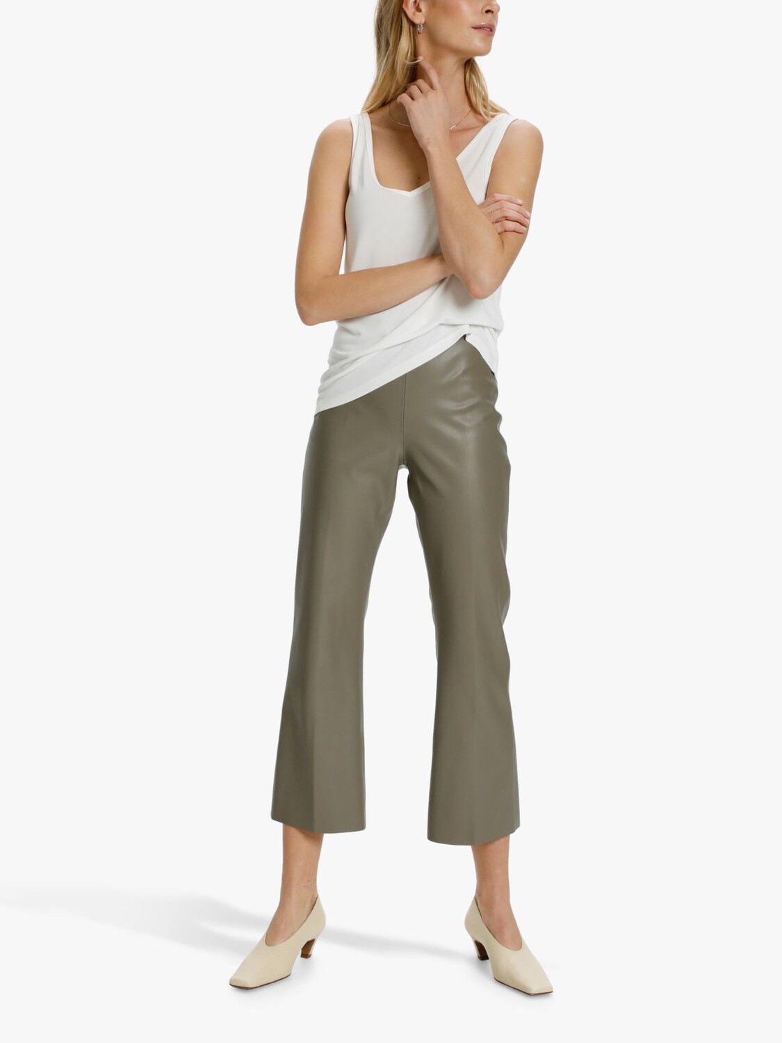 Майка Soaked In Luxury Columbine с V-образным вырезом, сломанный белый
Майка Soaked In Luxury Columbine с V-образным вырезом, сломанный белый