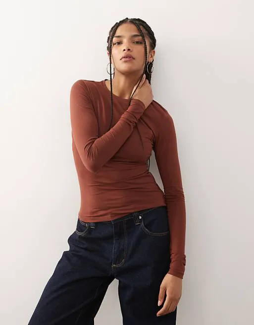 Ржавая облегающая футболка с длинными рукавами Weekday
Ржавая облегающая футболка с длинными рукавами Weekday