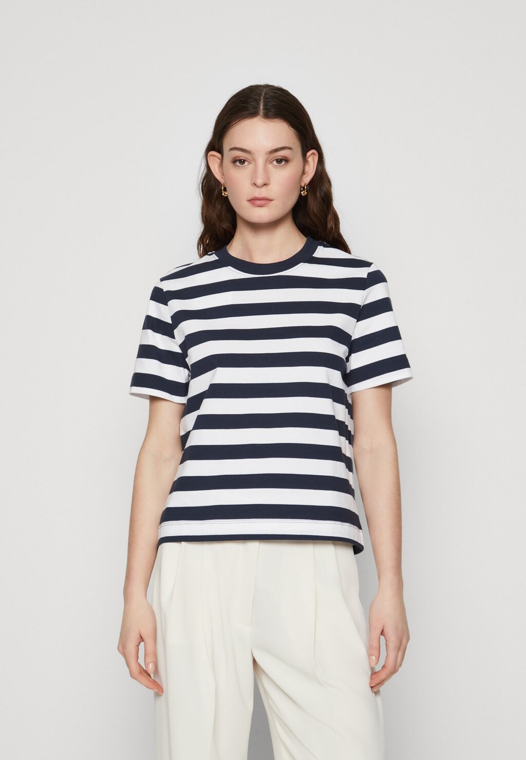 Футболка с принтом SLFESSENTIAL BOXY TEE Selected Femme, цвет dark sapphire/bright white
Футболка с принтом SLFESSENTIAL BOXY TEE Selected Femme, цвет dark sapphire/bright white