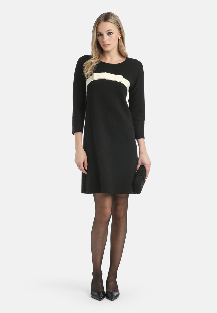 Платье Luisa Spagnoli Jumper dress, Nero/Panna/Black
Платье Luisa Spagnoli Jumper dress, Nero/Panna/Black