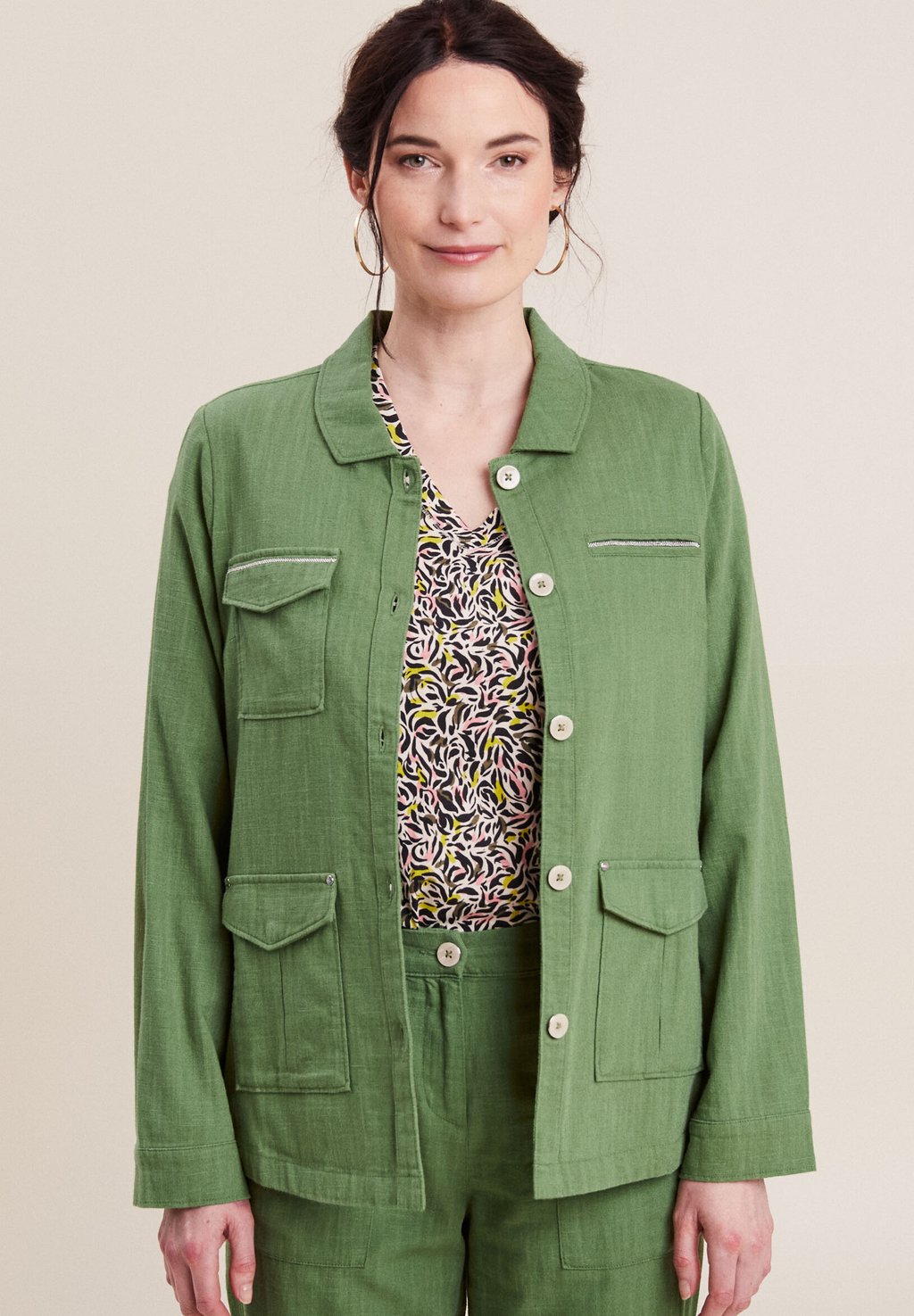 Летняя куртка GERADE GEKNÖPFTE Breal, зеленый
Летняя куртка GERADE GEKNÖPFTE Breal, зеленый