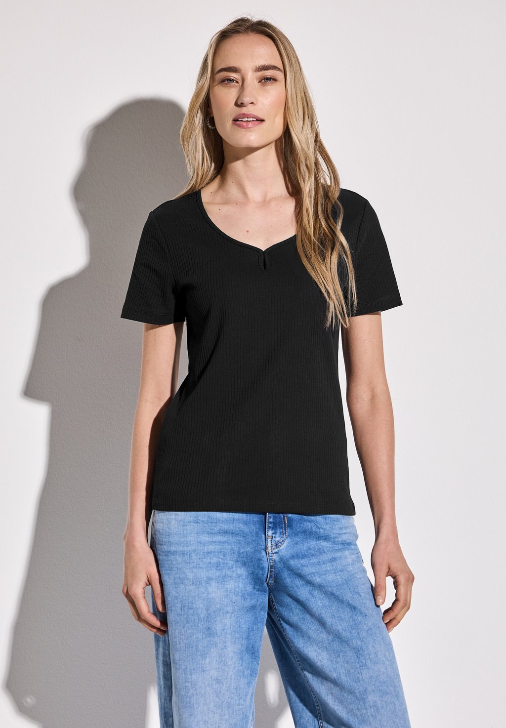 Базовая футболка MIT DEKORTAPE Street One, черный
Базовая футболка MIT DEKORTAPE Street One, черный