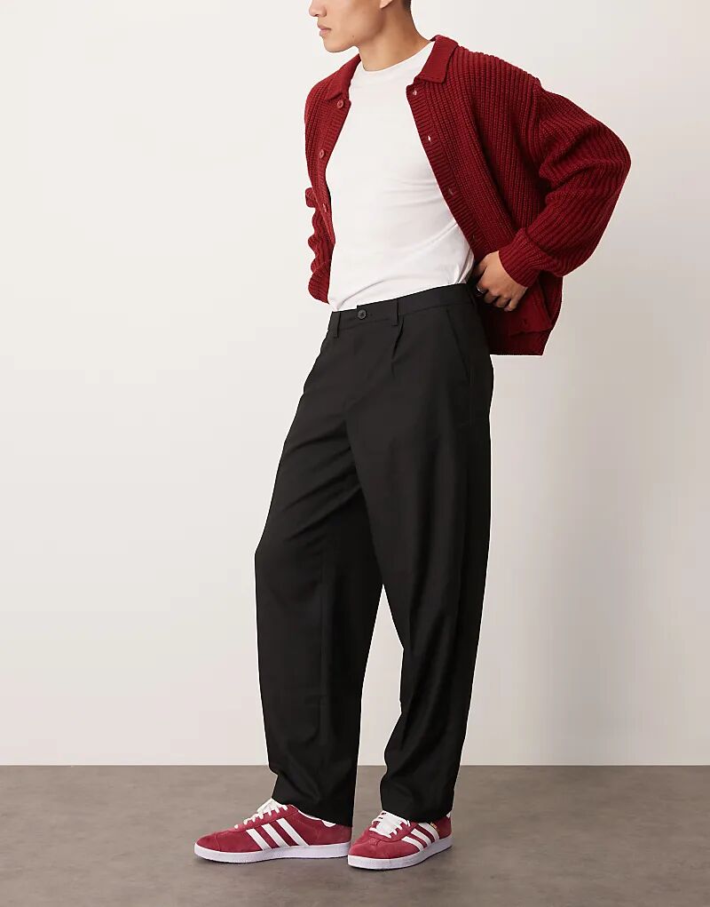 Элегантные брюки со складками черного цвета New Look
Элегантные брюки со складками черного цвета New Look