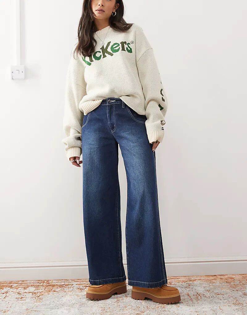 Джинсы с широкими штанинами и карманами цвета стираный индиго Kickers
Джинсы с широкими штанинами и карманами цвета стираный индиго Kickers