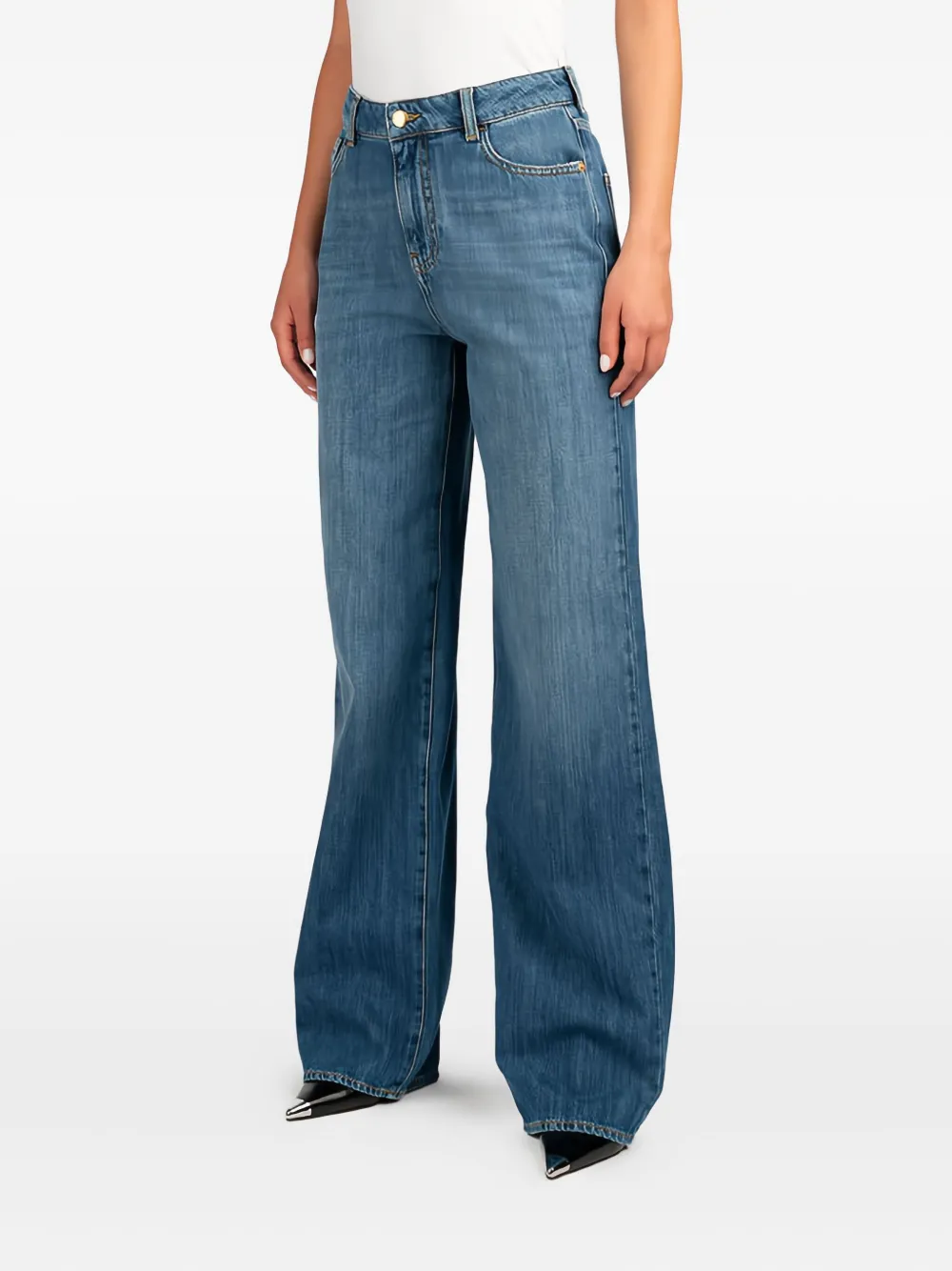 Джинсы с фирменной пластиной Emporio Armani, синий
Джинсы с фирменной пластиной Emporio Armani, синий