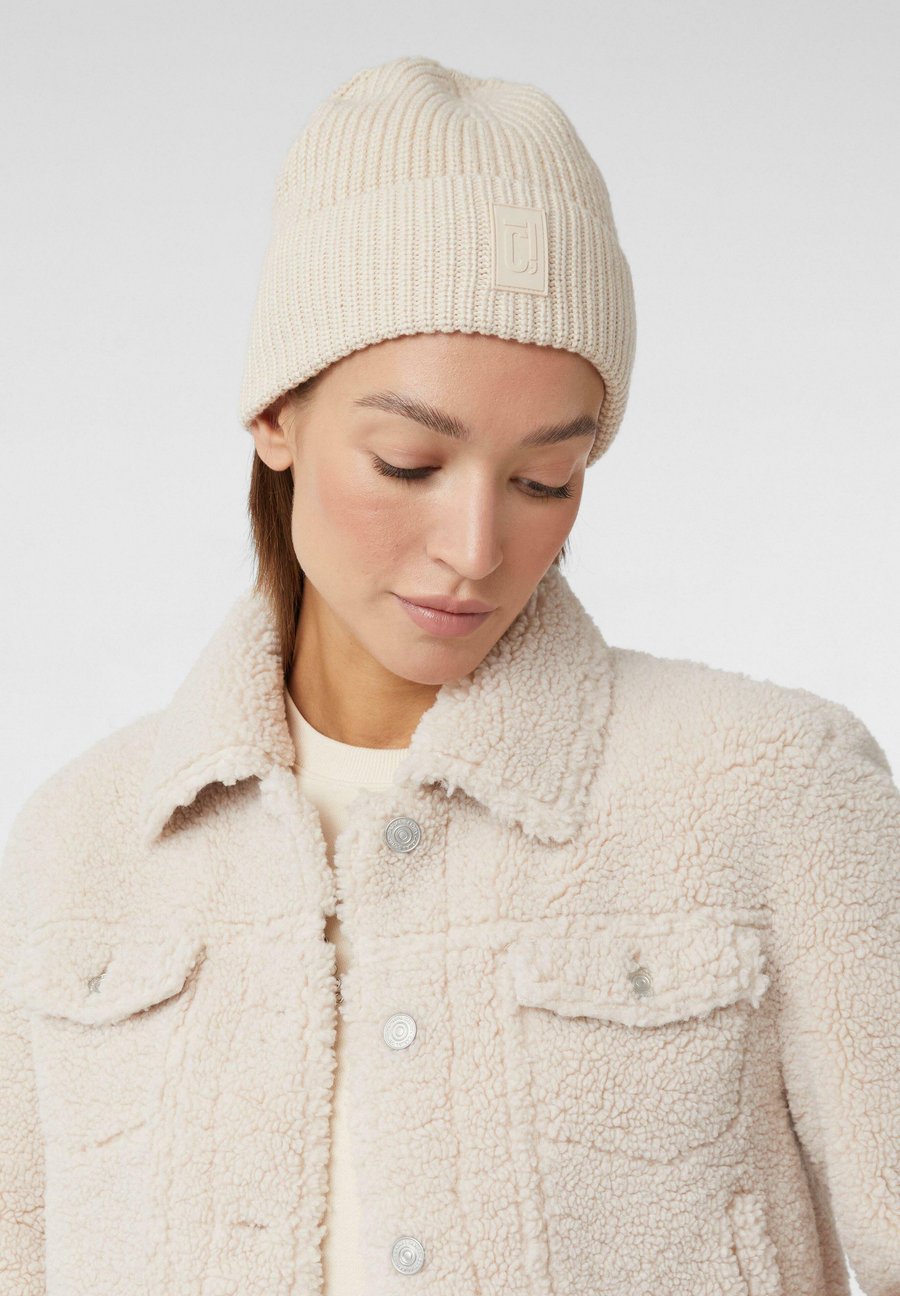 Шапка comma casual identity WEICHE AUS MIX, Helles Beige/Sand
Шапка comma casual identity WEICHE AUS MIX, Helles Beige/Sand