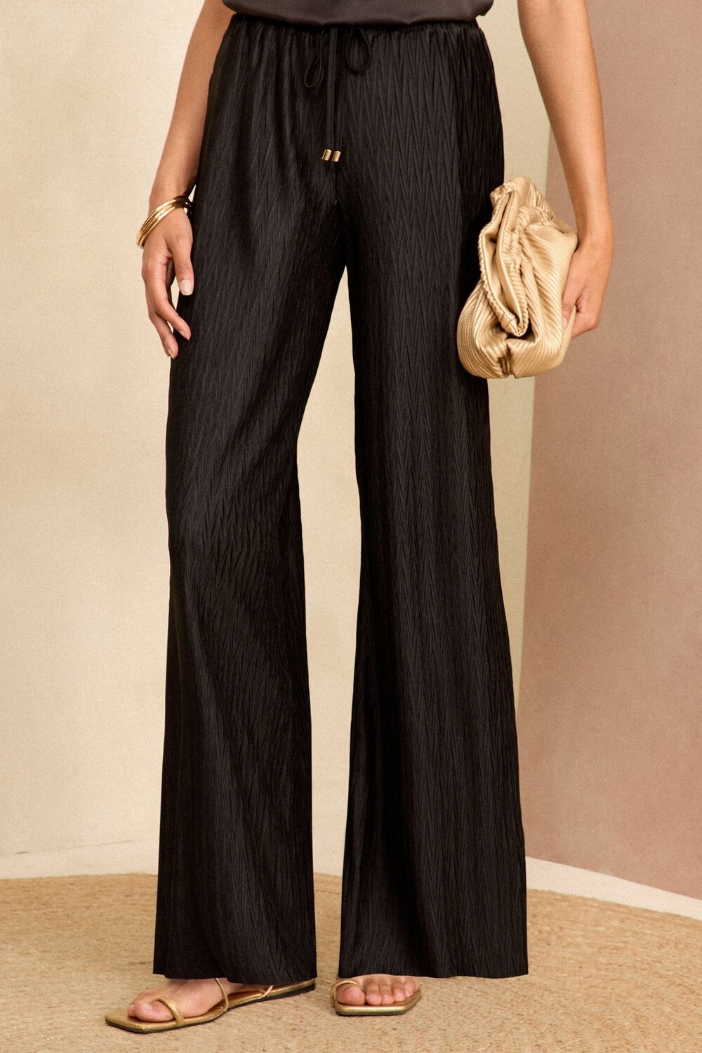 Широкие брюки с эластичной талией Love & Roses, черный
Широкие брюки с эластичной талией Love & Roses, черный