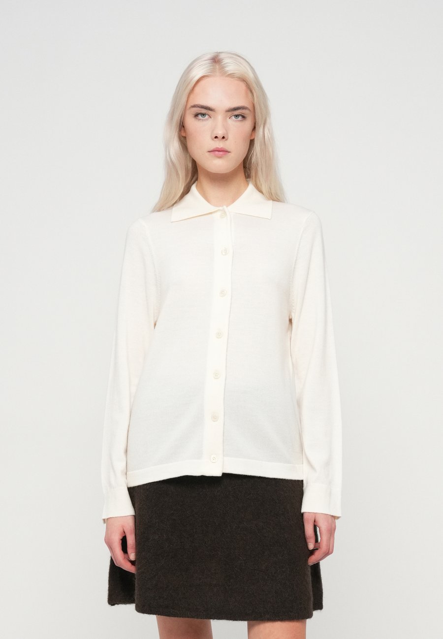 Кардиган Selected Femme SLFTHEA BUTTON COLLAR NECK, Egret/Off-White
Кардиган Selected Femme SLFTHEA BUTTON COLLAR NECK, Egret/Off-White