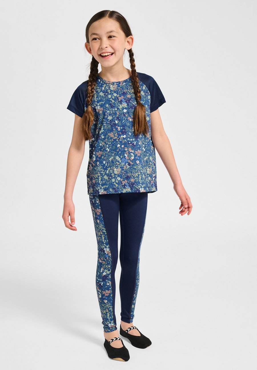 Футболка Hummel MIX S/S, Dress Blues Riverside/Blue, Синий, Футболка Hummel MIX S/S, Dress Blues Riverside/Blue
Футболка Hummel MIX S/S, Dress Blues Riverside/Blue, Синий, Футболка Hummel MIX S/S, Dress Blues Riverside/Blue