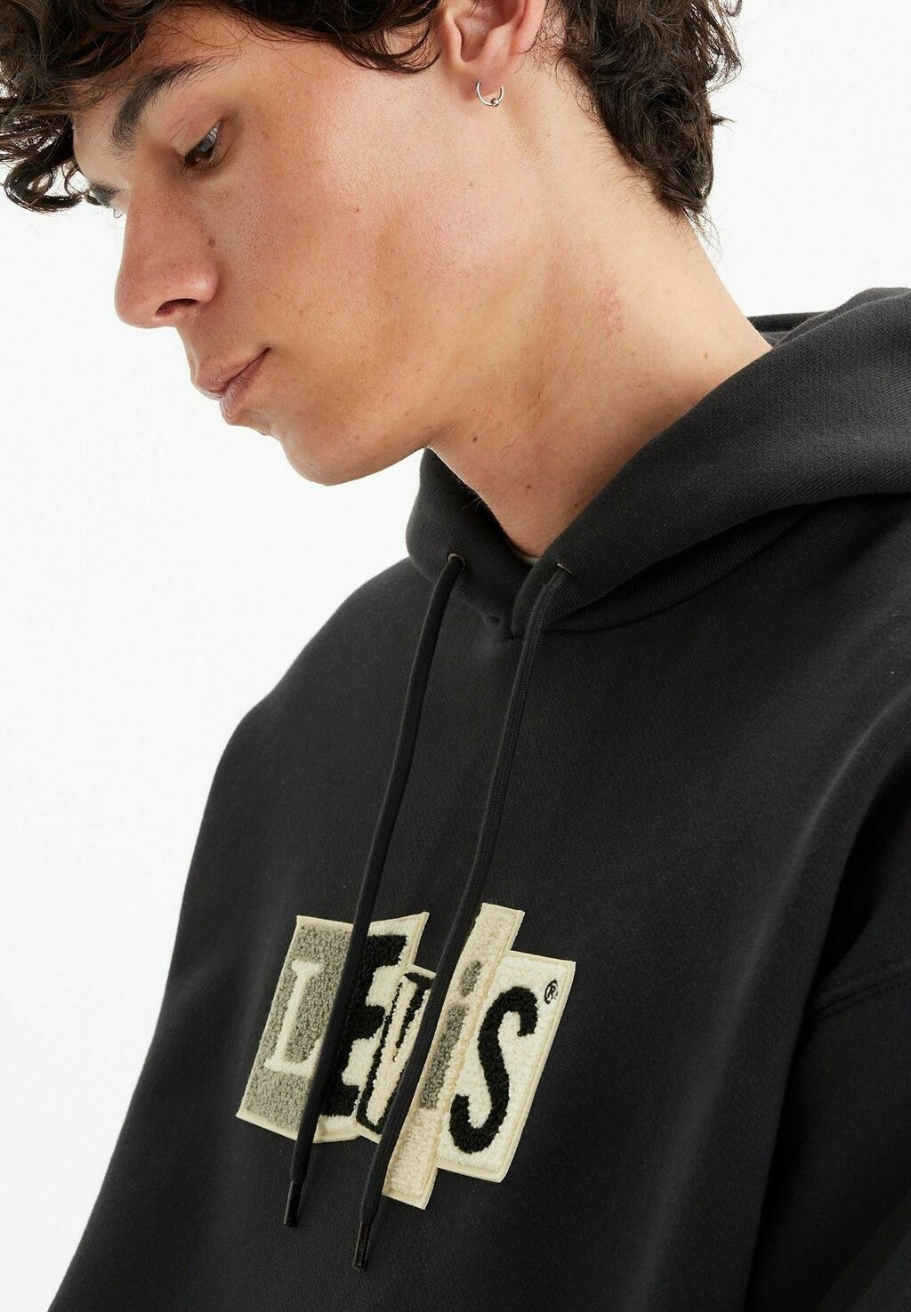 Свитер с капюшоном SKATE CHENILLE PATCH Levi's, цвет Chenille Patch Black 
Свитер с капюшоном SKATE CHENILLE PATCH Levi's, цвет Chenille Patch Black