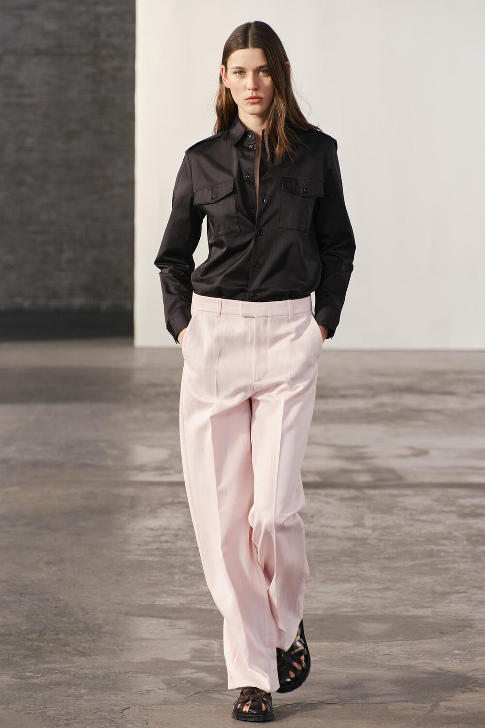 Рубашка из поплин с карманами ZARA, черный
Рубашка из поплин с карманами ZARA, черный