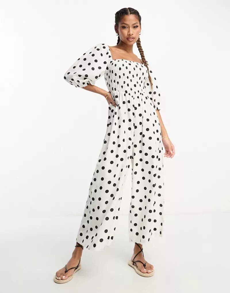 Льняной комбинезон ASOS с черно-белым принтом, лифом со сборками и рукавами-фонариками
Льняной комбинезон ASOS с черно-белым принтом, лифом со сборками и рукавами-фонариками