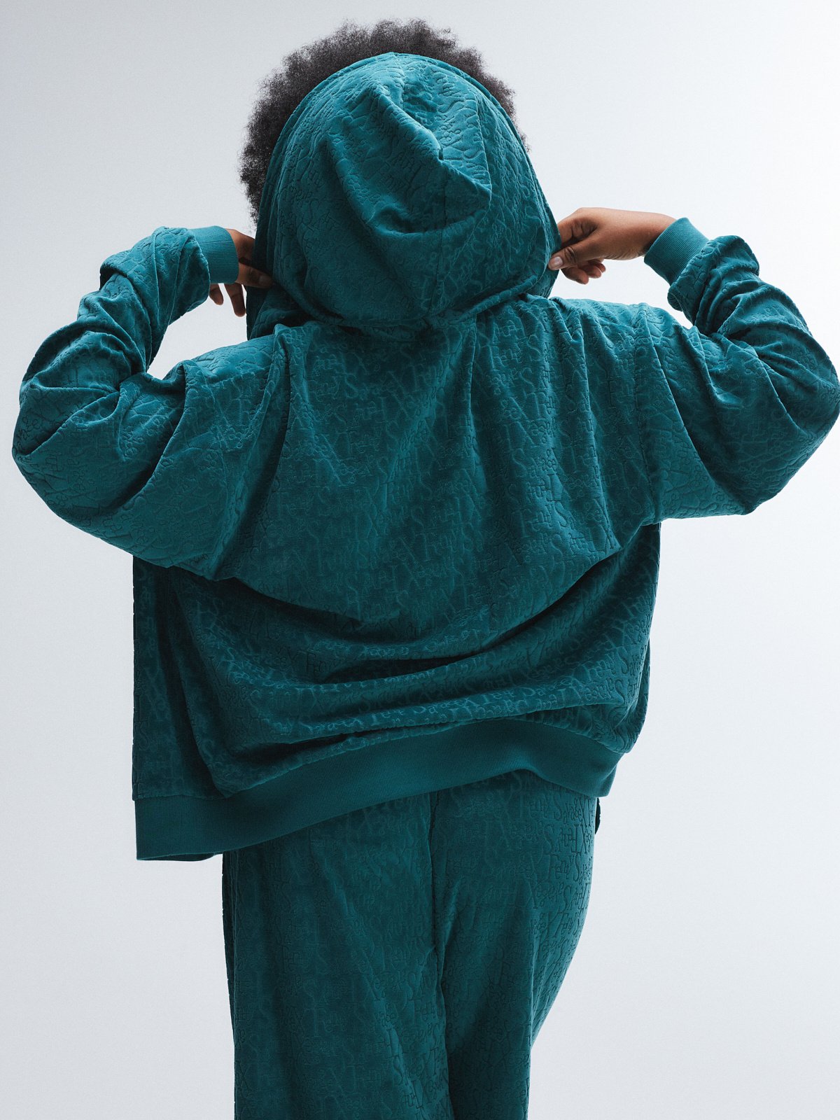 Толстовка с капюшоном Savage X Fenty Signature Script Velour, цвет Green Demeanor
Толстовка с капюшоном Savage X Fenty Signature Script Velour, цвет Green Demeanor