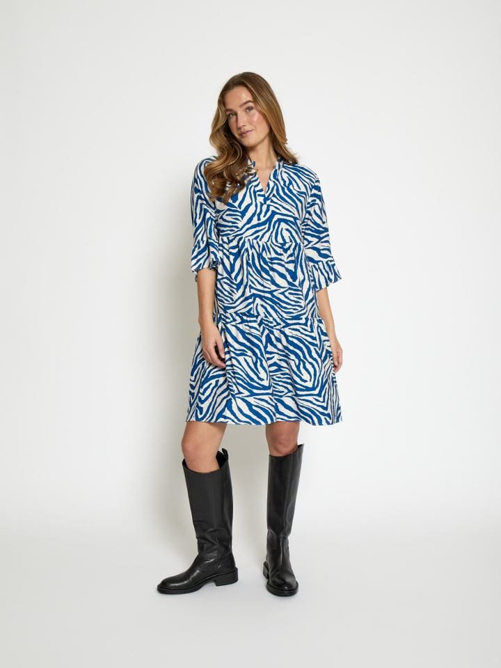 Платье с ослепительно синим принтом Peppercorn
Платье с ослепительно синим принтом Peppercorn