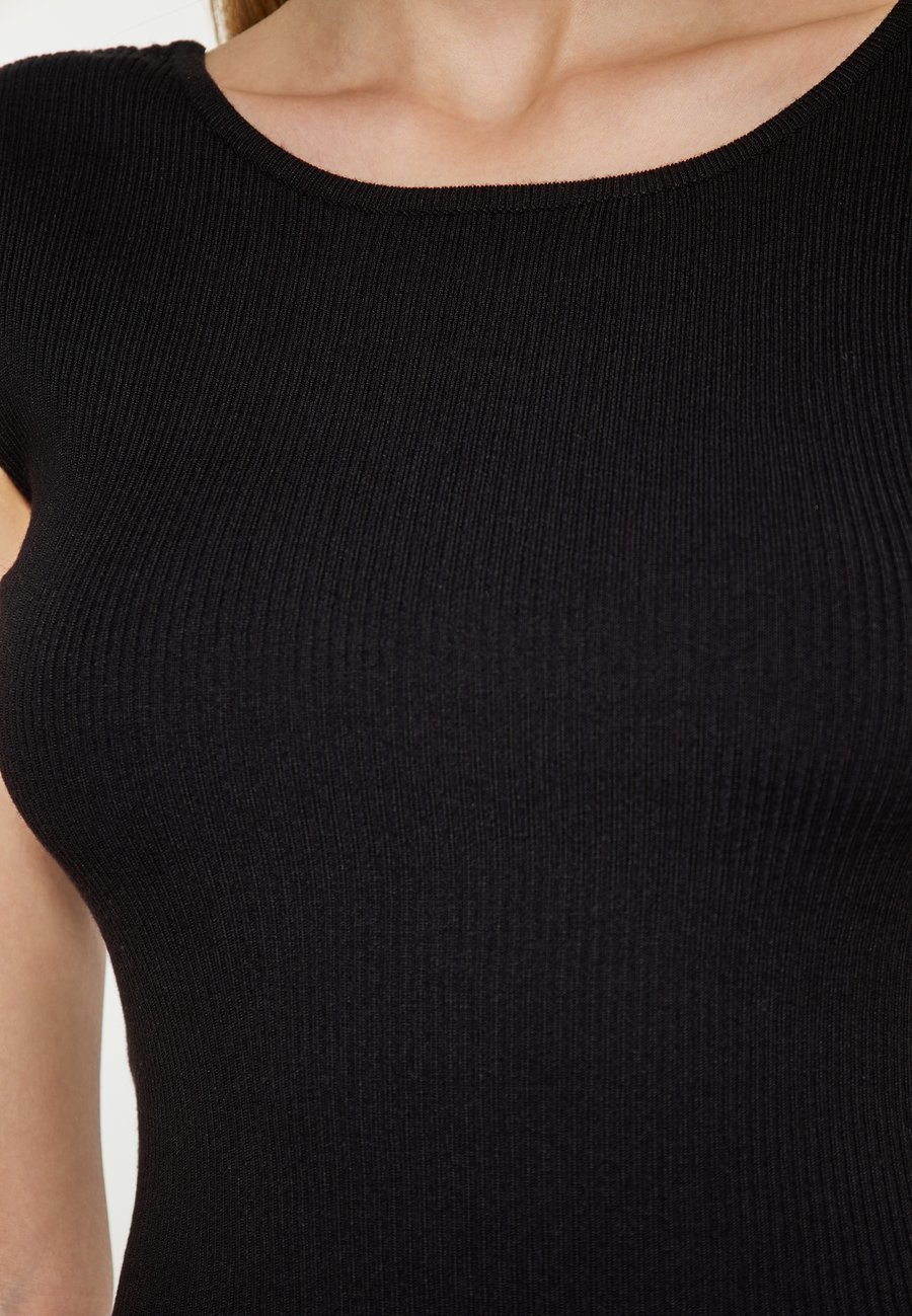 Блуза faina CO-BRANDED WITH NASCITA, Schwarz/Black
Блуза faina CO-BRANDED WITH NASCITA, Schwarz/Black