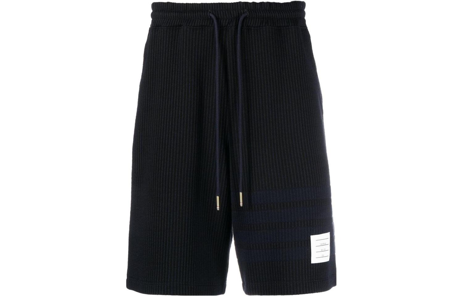 Темно-синие шорты для бега с 4 полосами THOM BROWNE
Темно-синие шорты для бега с 4 полосами THOM BROWNE