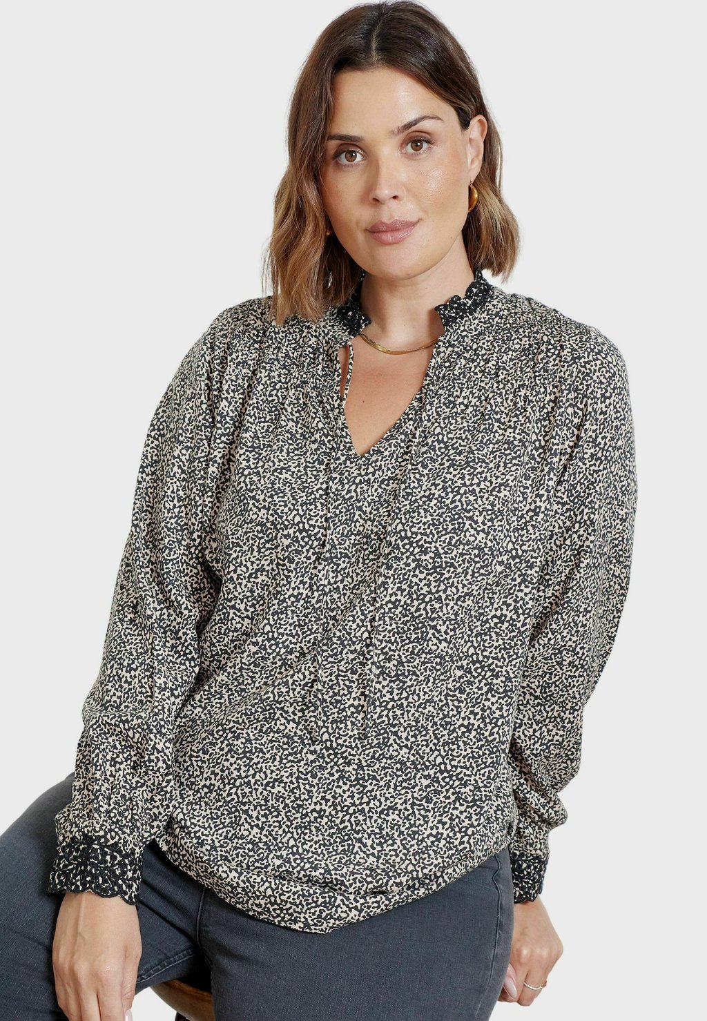 Блуза LEOPARD BRODERIE TRIM Live Unlimited London, черный
Блуза LEOPARD BRODERIE TRIM Live Unlimited London, черный