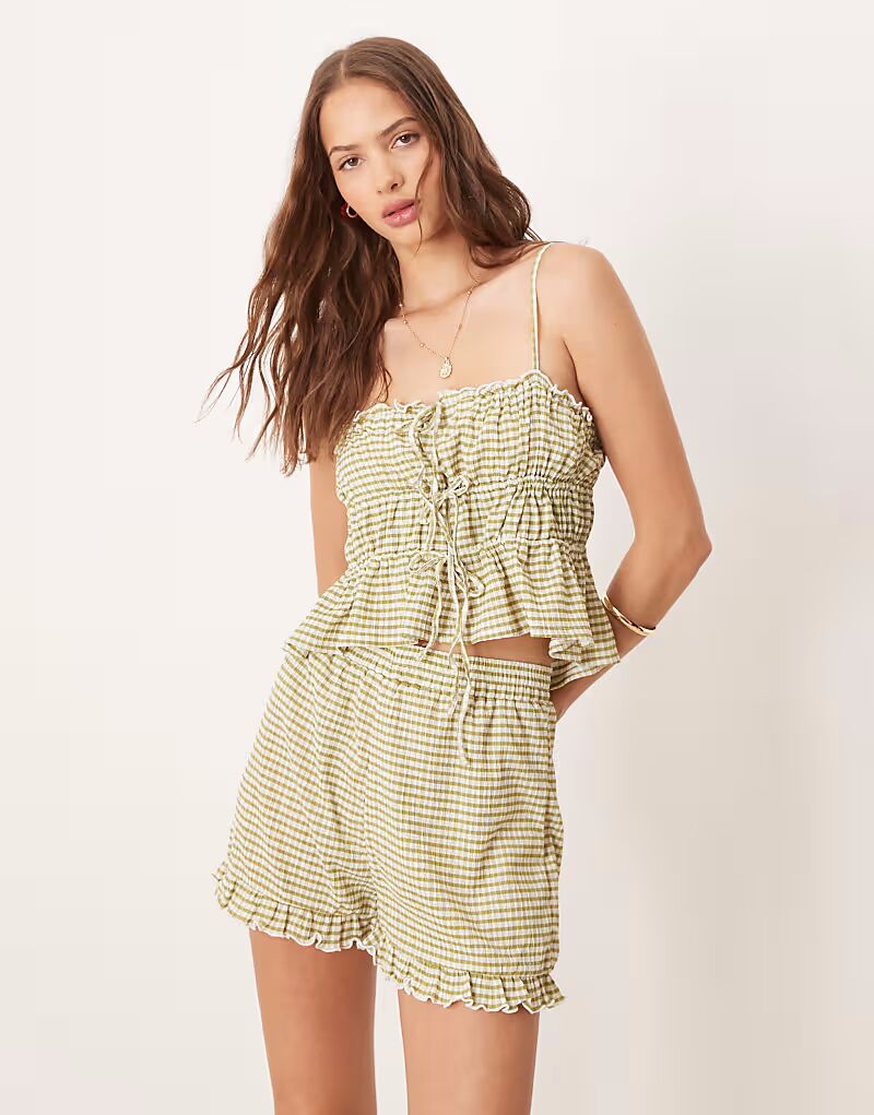Короткие шорты с отделкой ришелье в зеленую клетку Asos Design
Короткие шорты с отделкой ришелье в зеленую клетку Asos Design