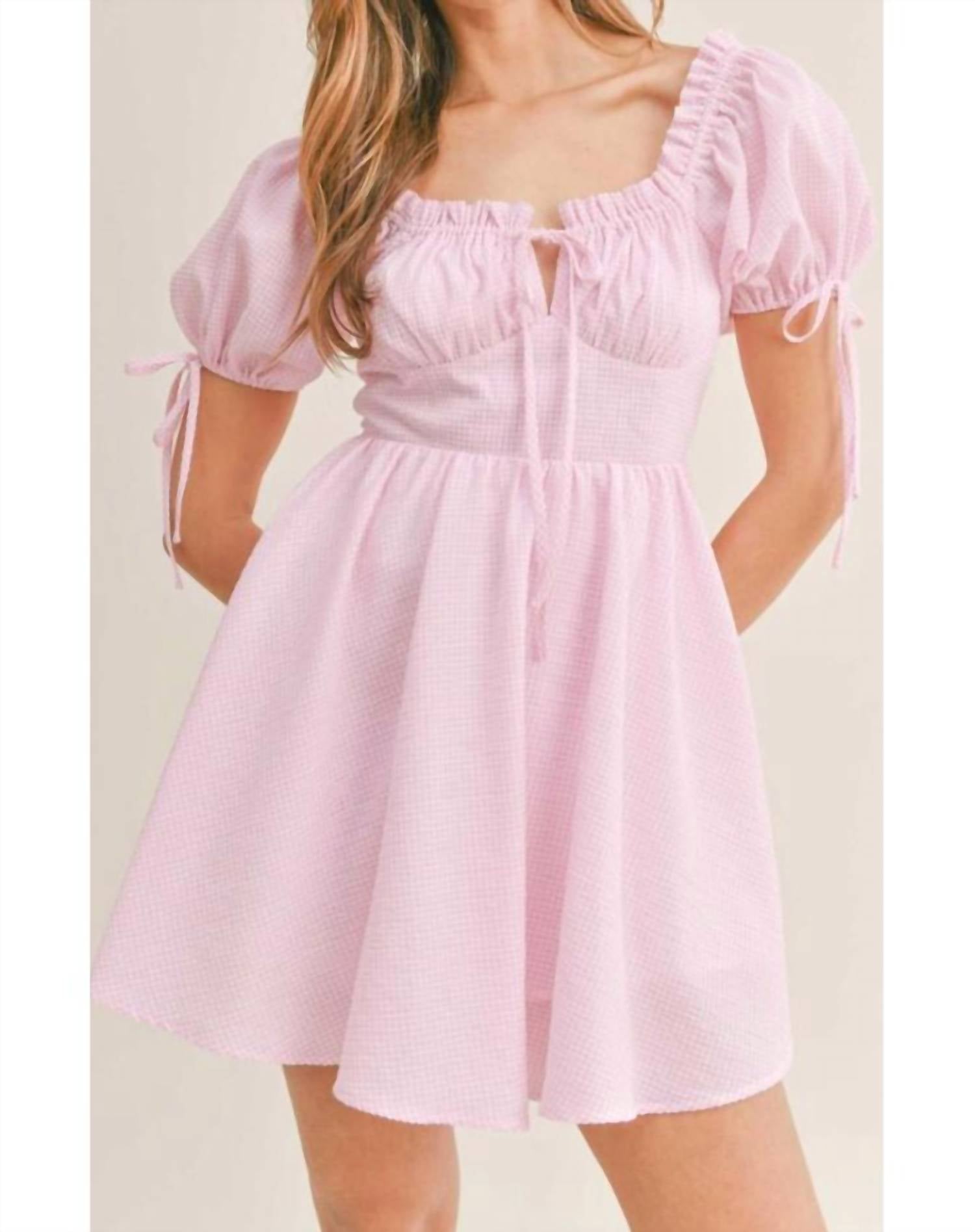 Мини-платье в клетку с рукавами-фонариками розового цвета MABLE
Мини-платье в клетку с рукавами-фонариками розового цвета MABLE