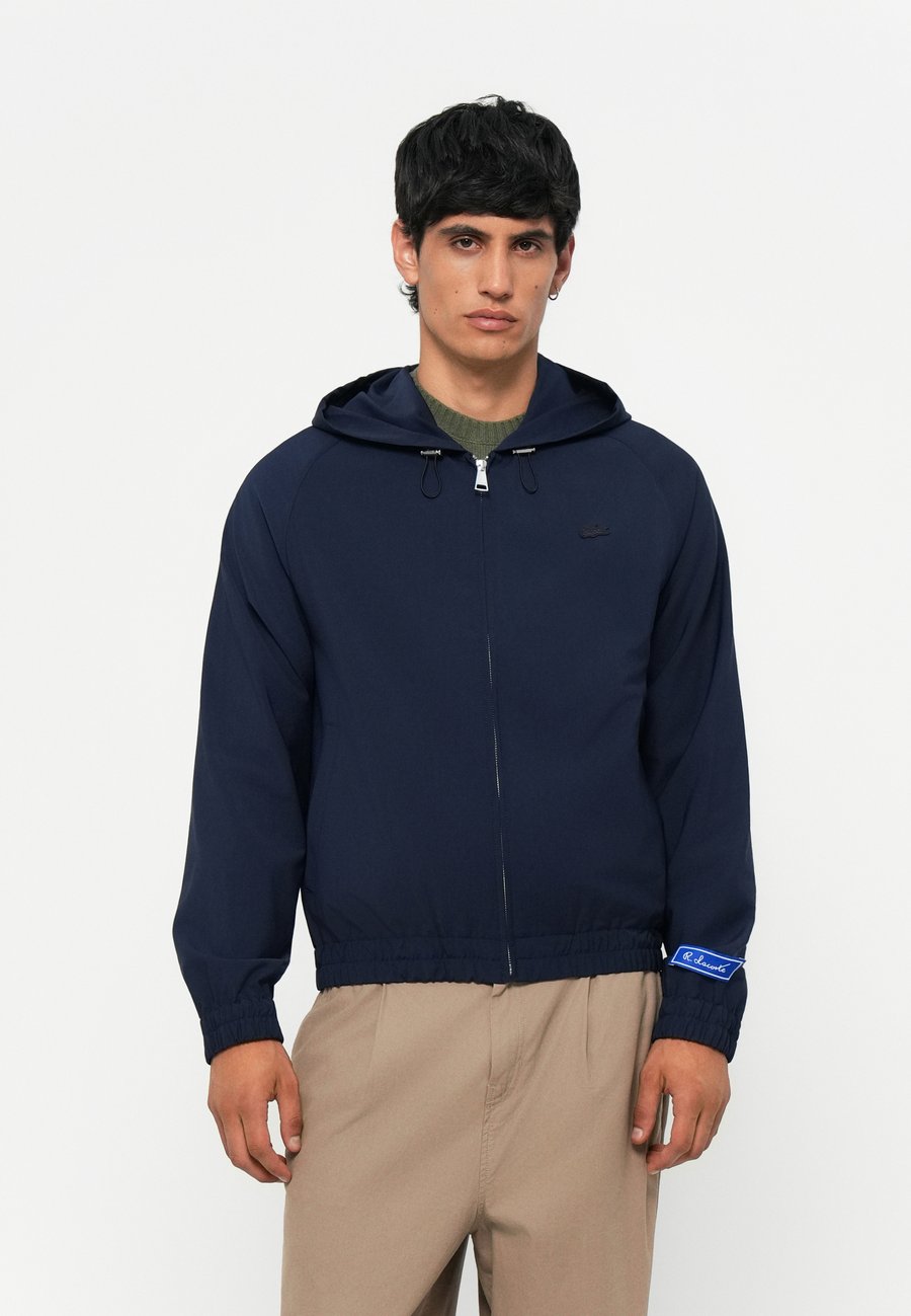 Куртка Lacoste Light jacket, Navy Blue/Dark Blue
Куртка Lacoste Light jacket, Navy Blue/Dark Blue