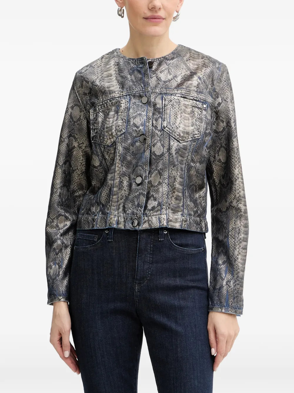 Жакет с застежкой на пуговицы и принтом под змеиную кожу Guess Usa, серый
Жакет с застежкой на пуговицы и принтом под змеиную кожу Guess Usa, серый