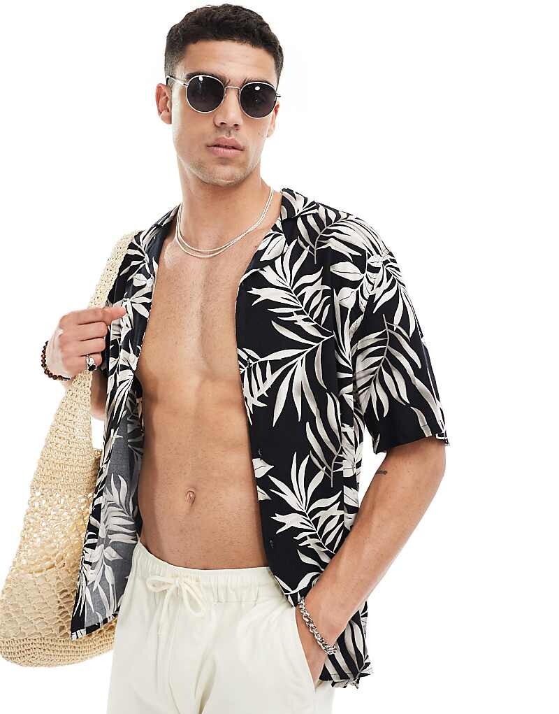 Черная рубашка с короткими рукавами и вискозным принтом Hollister с кубинским воротником и тропическим цветочным принтом
Черная рубашка с короткими рукавами и вискозным принтом Hollister с кубинским воротником и тропическим цветочным принтом
