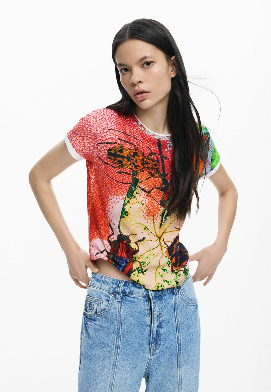 Футболка Desigual DESIGNED BY MR. CHRISTIAN LACROIX, Green, Зеленый, Футболка Desigual DESIGNED BY MR. CHRISTIAN LACROIX, Green
Футболка Desigual DESIGNED BY MR. CHRISTIAN LACROIX, Green, Зеленый, Футболка Desigual DESIGNED BY MR. CHRISTIAN LACROIX, Green