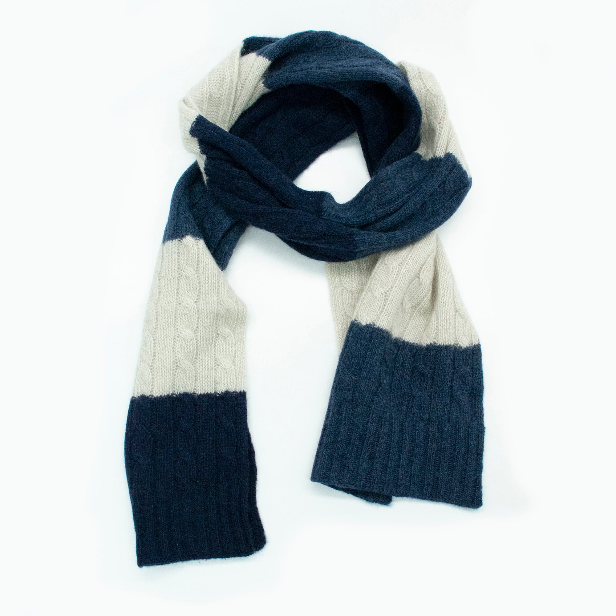 Кашемировый полосатый шарф с косами Portolano, цвет navy combo
Кашемировый полосатый шарф с косами Portolano, цвет navy combo