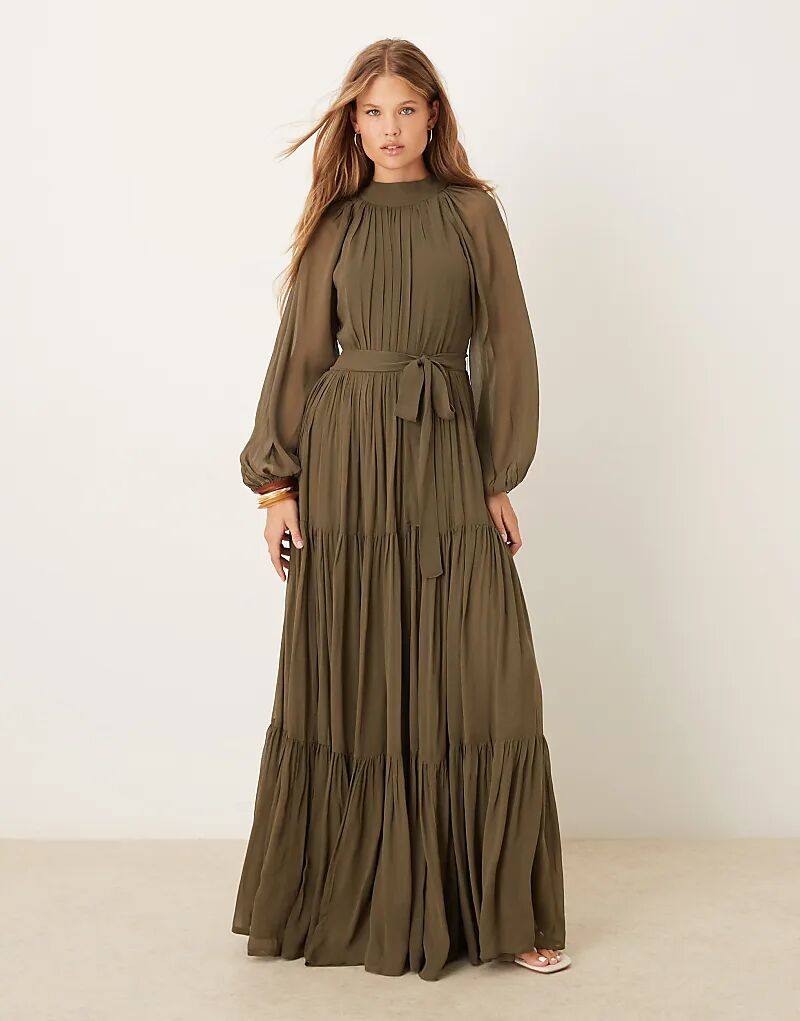 Длинное платье с рукавами-фонариками, кружевом и бисером, насыщенного оливкового цвета
Длинное платье с рукавами-фонариками, кружевом и бисером, насыщенного оливкового цвета