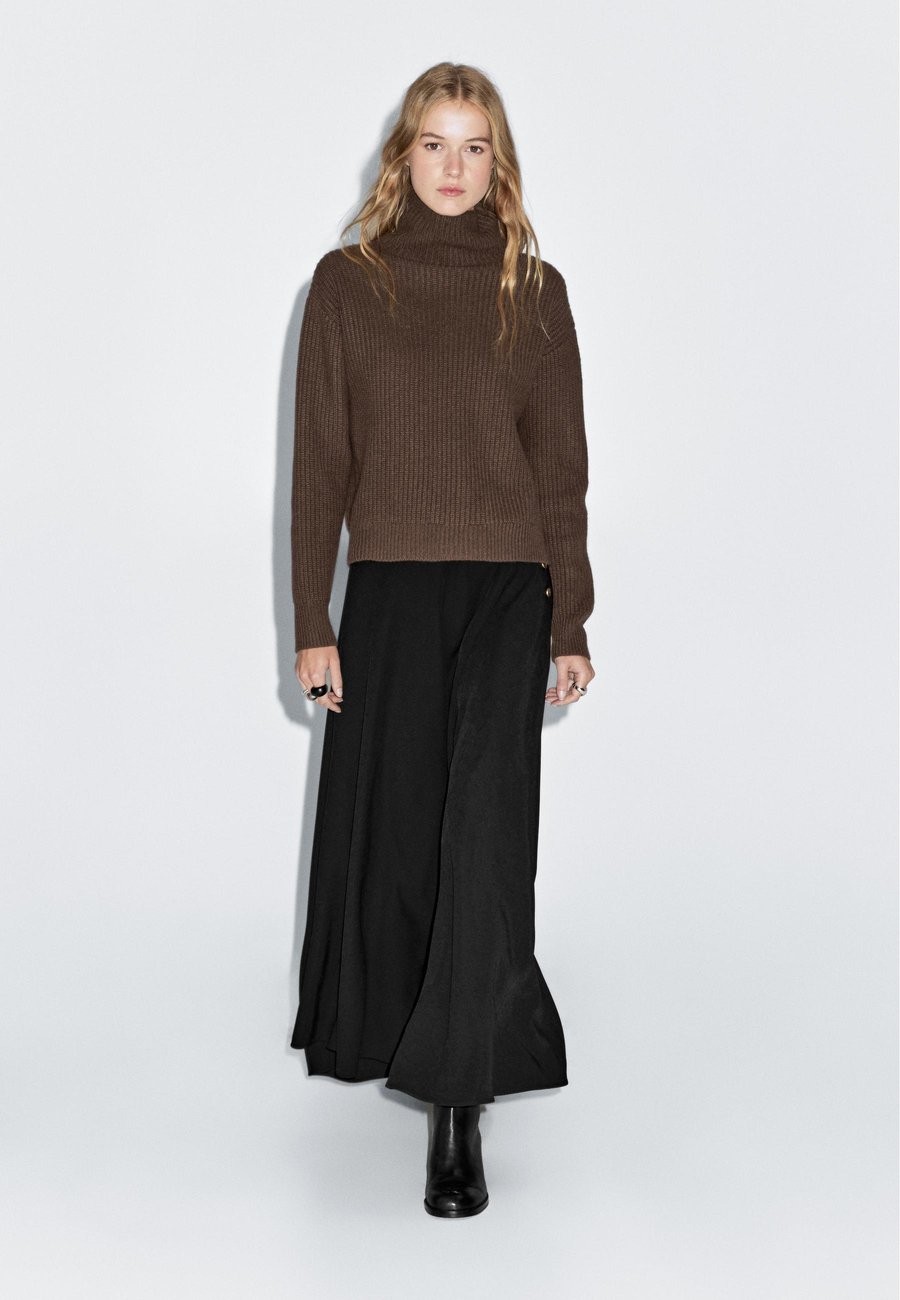 Юбка Massimo Dutti LONG FLARED WITH BUTTON DETAILS, Black
Юбка Massimo Dutti LONG FLARED WITH BUTTON DETAILS, Black