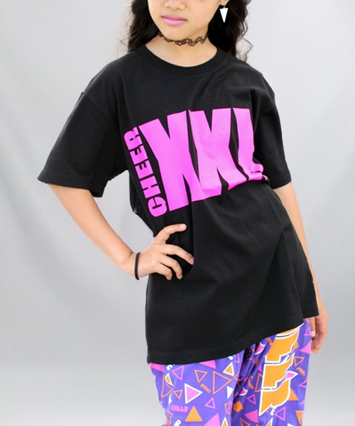 Футболка оверсайз с неоновым принтом XXX CHEER, черный
Футболка оверсайз с неоновым принтом XXX CHEER, черный