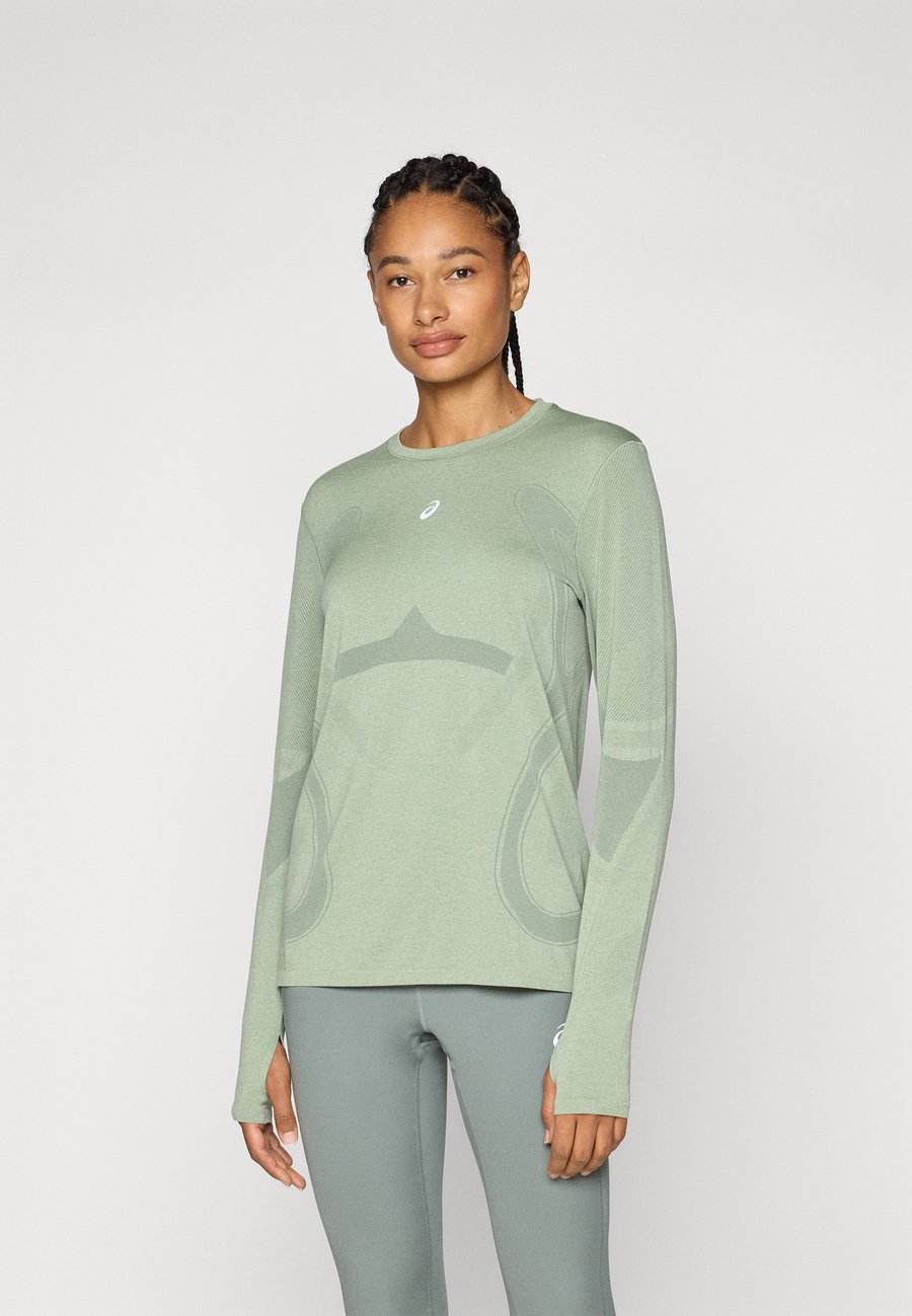 Топ ASICS ROAD SEAMLESS , Lichen Rock/Monument Blue/Blue
Топ ASICS ROAD SEAMLESS , Lichen Rock/Monument Blue/Blue