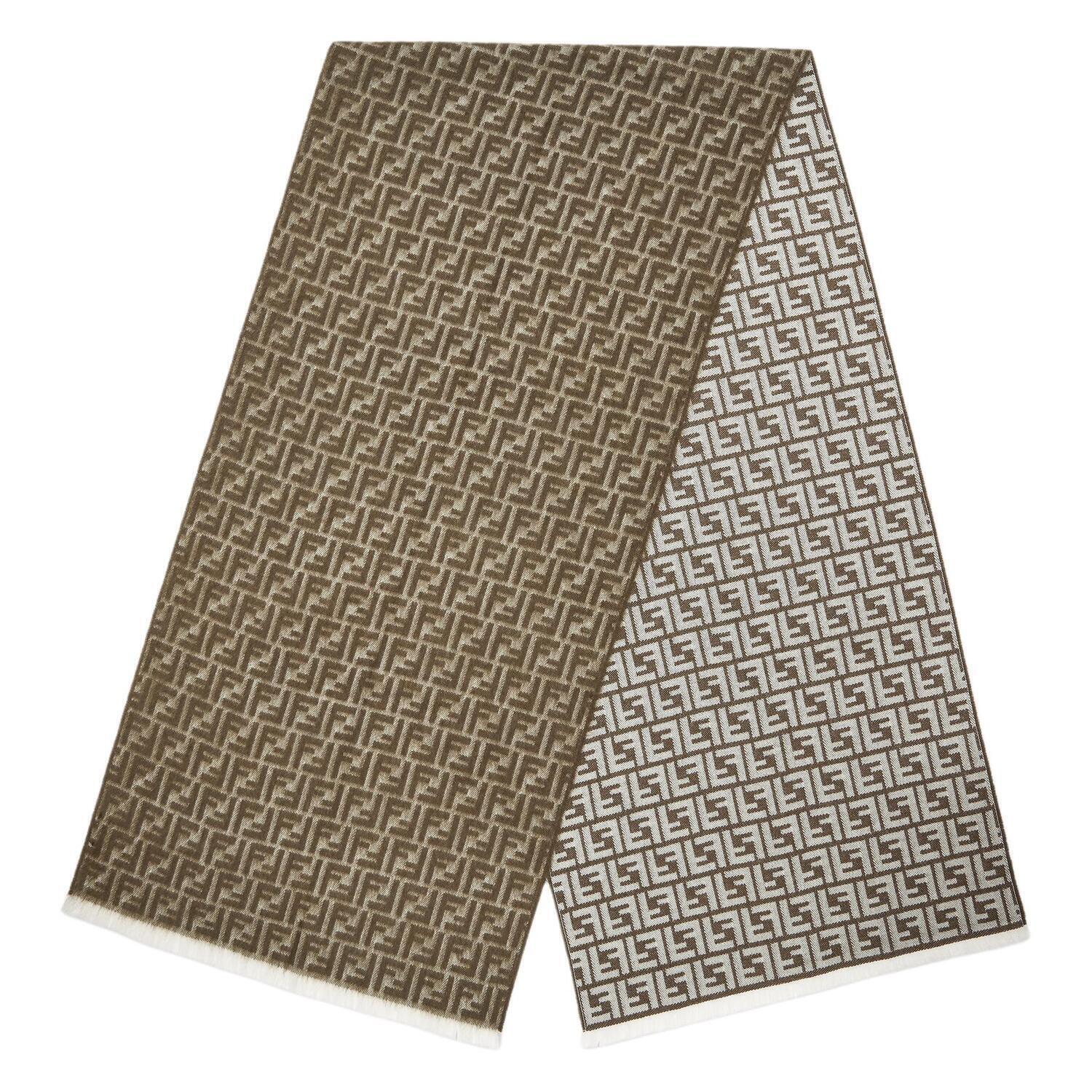 FENDI Шерстяной вязаный шарф мужской зеленый, Green
FENDI Шерстяной вязаный шарф мужской зеленый, Green