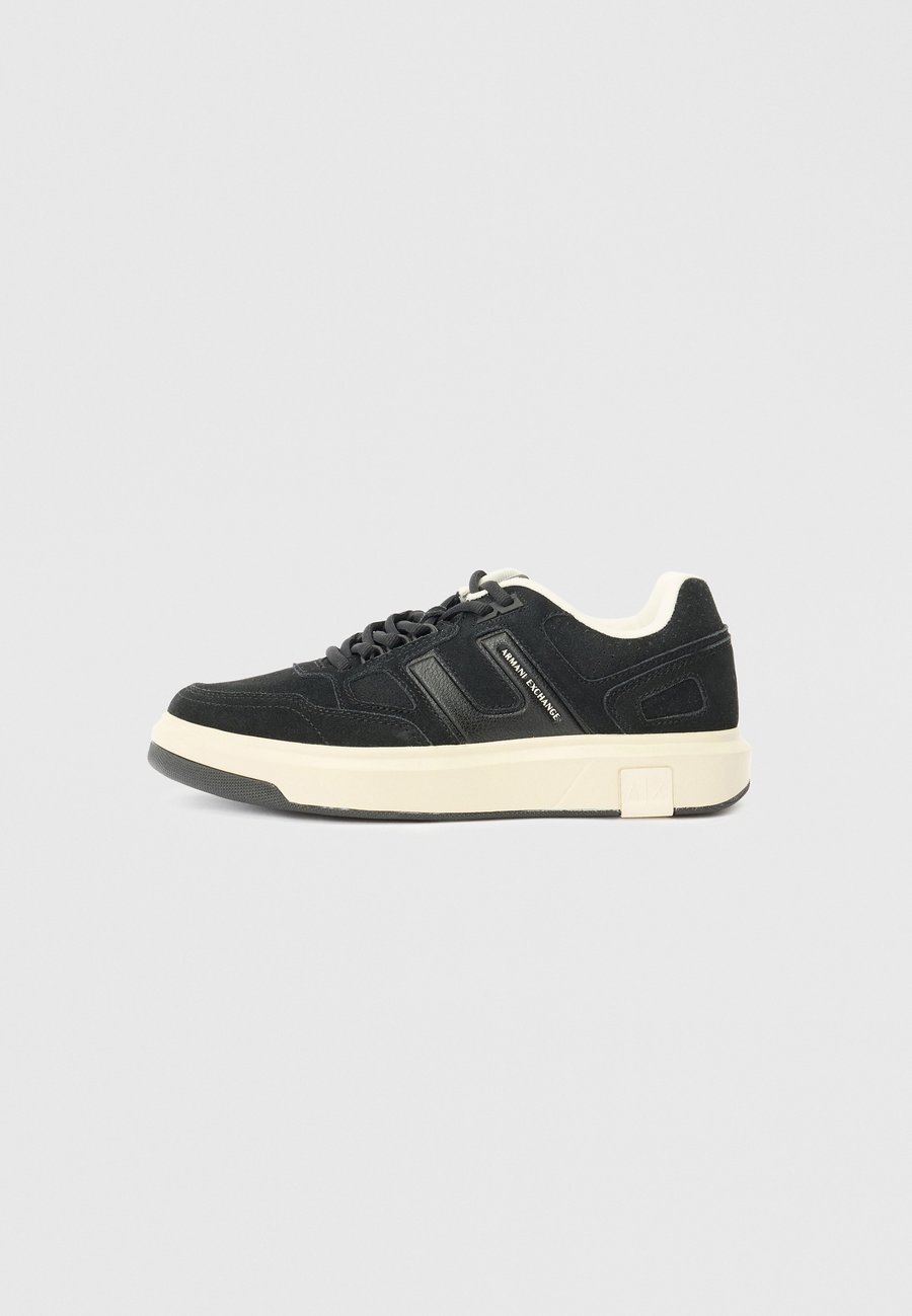 Кроссовки Armani Exchange Trainers, Black
Кроссовки Armani Exchange Trainers, Black
