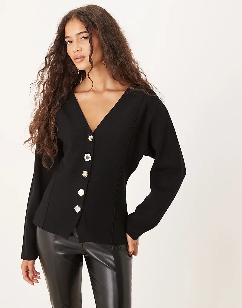 Плотный трикотажный жакет Mango с эффектными пуговицами черного цвета
Плотный трикотажный жакет Mango с эффектными пуговицами черного цвета