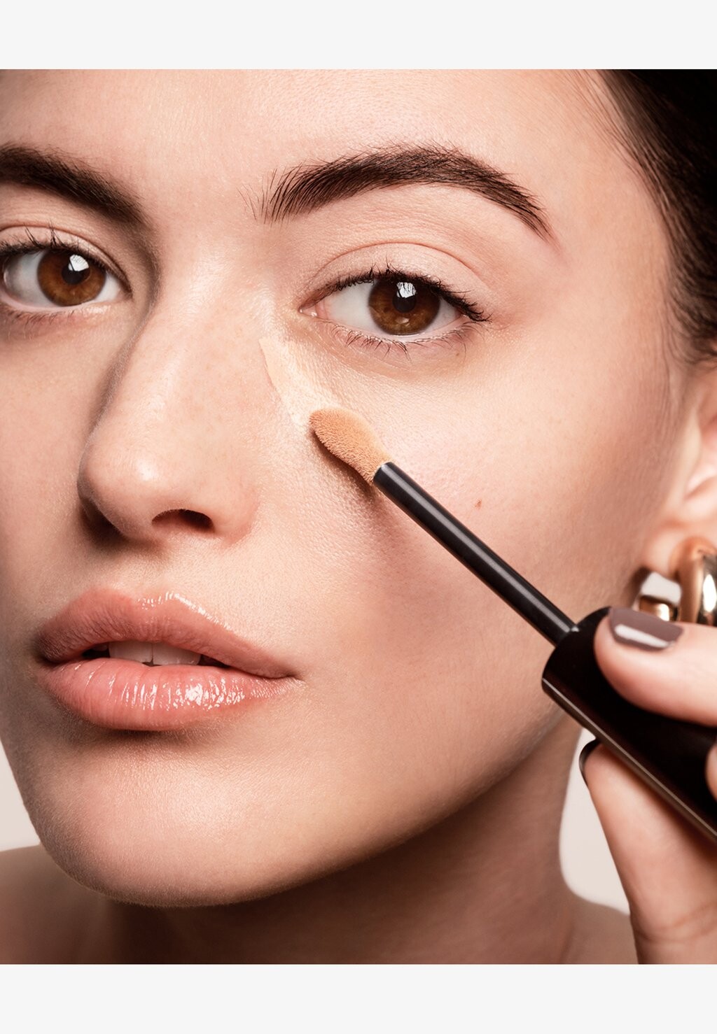 Консилер SKIN FULL COVER CONCEALER Bobbi Brown
Консилер SKIN FULL COVER CONCEALER Bobbi Brown