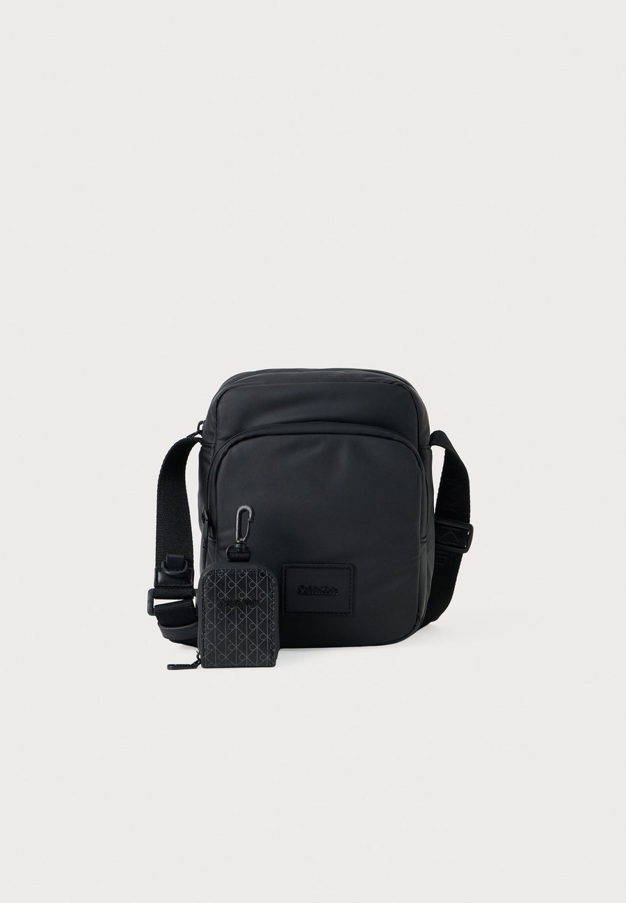 Сумка кросс-боди Calvin Klein PUFFER UTILITY REPORTER, Black
Сумка кросс-боди Calvin Klein PUFFER UTILITY REPORTER, Black